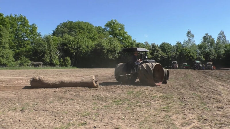 Feldtage rund um das Trecker-Treffen am Traktorenmuseum Westerkappeln lockten bei bestem Frühlingswetter zahlreiche Besucher an.